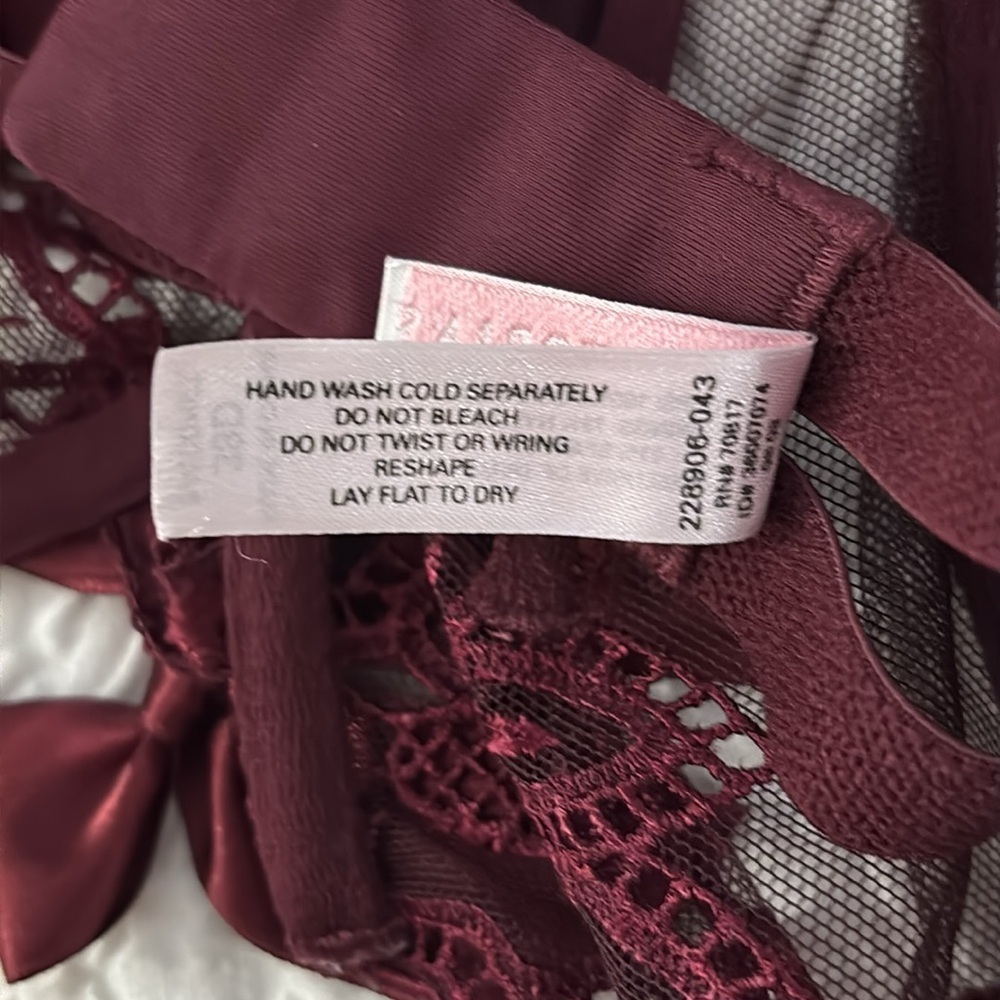 Victoria's Secret Very Sexy Balconet Lace Bra NWOT - Picture 8 of 8